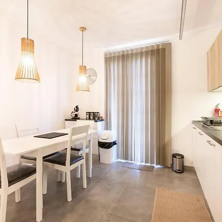 259/4 - Lovely 1 Bedroom Flat In *